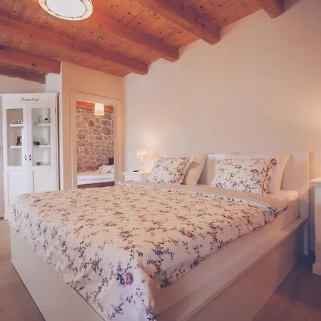 Villa Deluxe *